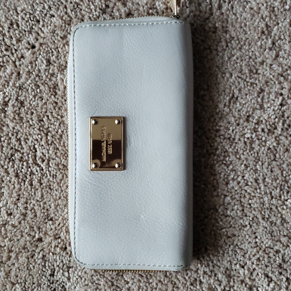 Michael Kors cream wallet